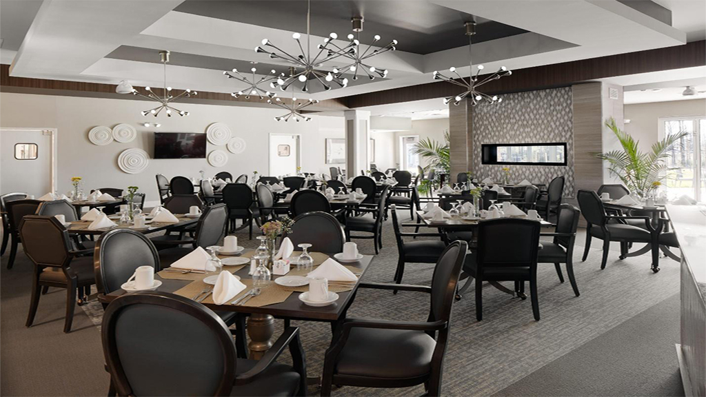 Acclaim at Belmont Bay dining area